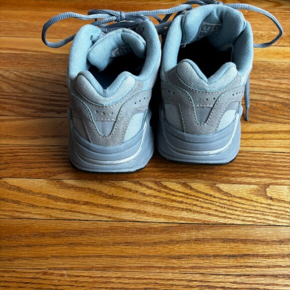 Yeezy Boost 700 V2 Hospital Blue Size 6.5 - Picture 4 of 15